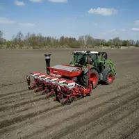 Semis de tournesol au printemps au semoir monograine