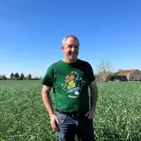 <em class="placeholder">Laurent Lambert, agriculteur dans la Vienne, dans une parcelle de Cive.</em>