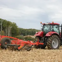 Travail superficiel du sol et enfouissement des résidus de culture .