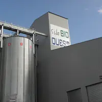 Silo de stockage de céréales bio.