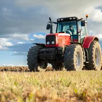 <em class="placeholder">Tracteur agricole effectuant un travail du sol</em>