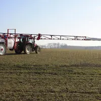 Apport d'azote liquide sur céréales.