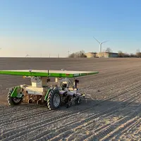 Photo de robot désherbeur en betterave