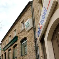 Banques Crédit Mutuel et Crédit Agricole à Bricquebec dans la Manche. Secteur bancaire français.banque assurance. financement