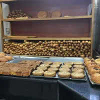 étalage de boulangerie à Tunis (Tunisie), baguettes, pain, viennoiseries