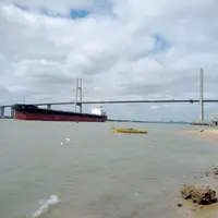 Navire sur une voie d'eau