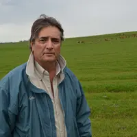 Gédéon Pereira, le vice-président de la Confédération nationale agricole brésilienne, sur le pont des silos de sa vaste ferme de Bagê, au Rio Grande d