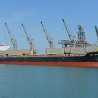 Navire céréalier accosté au quai Lombard sur la Port de La Rochelle-Pallice.
