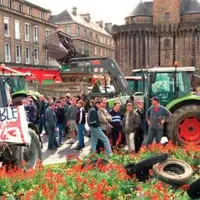 Manifestation à Vire. Les éleveurs laitiers
ont obtenu une médiation du ministère qui
a pour objectif la reprise des négociations
sur le prix du la