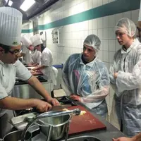 Curieux et motivés, les élèves du lycée agricole ont pu découvrir in situ les recettes goûteuses 
à base de Fourme concoctées au lycée hôtelier.