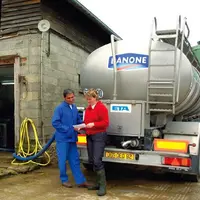 Pour motiver
ses éleveurs à entrer
dans la démarche
Bleu Blanc Coeur, Danone
octroie une prime
à la qualité du profil
en acides gras du lait,
a