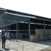 Le bâtiment de l’azienda Bellaviti est un grand bipente (14 m au faîtage, 33 % 
de pente), non bardé.