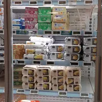 Plaquettes de beurre en supermarché GMS