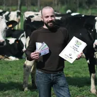 JULIEN FRÉMONT, DU GAEC DE LA PRÉE. « Je bénéficie de
coupons de réduction à valoir sur des produits « verts »
issus du catalogue sélectionné par Bl