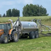 POUR LES HERBAGERS, la France demandera
à la Commission européenne un relèvement
du plafond de 170 kg d’azote par hectare,
en parallèle du relèveme