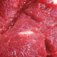 UN CYSTICERQUE dans un muscle bovin. « Dans chaque
anneau, 50 à
80 000 formes
infestantes pour
les bovins »