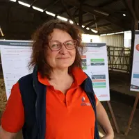 Annette Fichtl, vétérinaire chez Elvup. « Le seuil d’un THI supérieur à 68 a été dépassé 100 jours en 2018 et 99 jours en 2017 dans l’Orne. » © E. Big