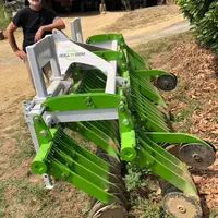 Konrad Schreiber avec le rouleau désherbeur Roll’N’Sem qui arrache les adventices. Il a été conçu avec les agriculteurs et une entreprise du Lot-et-Ga