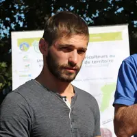 Fabien Lefranc en Gaec dans la Manche. « Nous avons planté six kilomètres de haies en trois ans » © F. Mechekour
