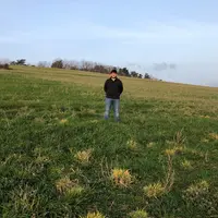 Jean-Baptiste Vazeille, en Haute-Loire, à 850 mètres d'altitude. « À l'avenir, nous essayerons de différencier les mélanges suivant le versant sud ou