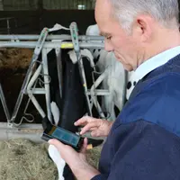 iCownect s’utilise directement sur internet. Henri de Kerdanet accède à toutes les données de son troupeau où qu’il se trouve, depuis son smartphone o