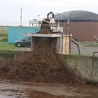 L’installation de méthanisation du Gaec Le Sablonné est constituée d’un petit digesteur de 560 m3 et d’un séparateur de phase à tamis. Entre les deux,