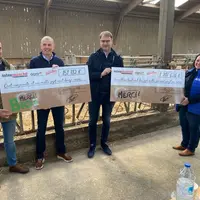 Remise symbolique des primes 2020 aux éleveurs laitiers Merci!  © Agromousquetaires