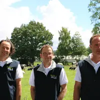 Frédéric Dorilleau et Yoann Lézé, vice-présidents de l’APBO, et au milieu Christian Masserot, éleveur APBO engagé dans la démarche « bas carbone » © C