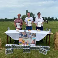 Olivier Legrand, président de l’Association des producteurs de lait du bassin Centre, Michel Biero directeur exécutif achats et marketing Lidl France