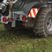 Lors de l'épandage, avec 20 m3 et deux essieux, on atteint 6,5 à 7 tonnes par roue. Il est compliqué de ne pas tasser.