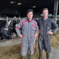 Guillaume Gillet et Guillaume Hanquez, du Gaec de la ferme des hauts prés, en Loire-Atlantique.
