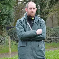 Tangi Tréhin. « Toutes les semaines, je mesure la pousse à l’herbomètre. J’organise le tour des parcelles en fonction des hauteurs relevées. Pour prop