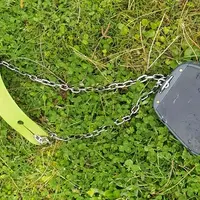Les colliers pèsent moins de 2 kg.