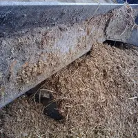 Une remorque mélangeuse qui n’est visiblement pas souvent nettoyée.