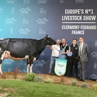 Sancy Mahou (Diamondbac), copropriété du Gaec de la Plain de de Thierry Gauthier a raflé le prix de championne suprême ainsi que de meilleure mamelle