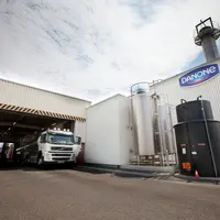 Danone propose aux éleveurs des volumes de lait supplémentaires à produire, mais peine à augmenter suffisamment le prix.