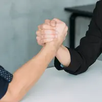 Les propositions de la Laiterie Saint père sont très éloignées, sur le volume et le prix, de celles de l'OP.