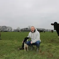 Yannis Collet, éleveur dans les Côtes-d'Armor. « Développer l'herbe et le pâturage répond à mes objectifs économiques, de bien-être des animaux, et du