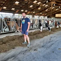 Laurent Isabey, un des cinq associés du Gaec de Tournans. « Heureusement, nous avons travaillé l'autonomie protéique avant que notre coopérative Ermit