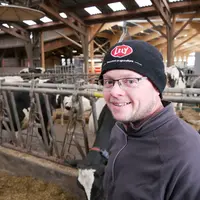 Fabien Christophe du Gaec du Pauvre homme, en Moselle. "Le repousse fourrage, nous l'amortissons chaque jour !"