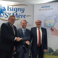 Gérald Andriot, co-directeur, Arnaud Fossey, président, et Daniel Delahaye, directeur général de la coopérative Isigny Sainte-Mère