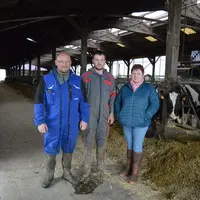 Olivier, Ghislain et Bernadette Dubois ont réalisé l'audit ventilation avant leur projet robot, pour rétablir une bonne circulation de leurs 120 vache