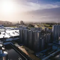 L'usine Danone de Ferrière-en-Bray, en Seine-Maritime, transforme les 188 millions de litres de lait des 362 exploitations adhérentes de Caplait.