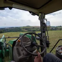 Tracteur au champ