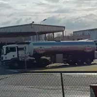 camion de collecte arrivant sur une usine Lactalis