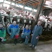 Romain et Marc Pascal, Baptiste Mallet et Olivier Salat, Gaec Pascal Mallet dans le cantal.