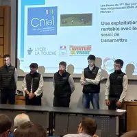 Groupe élèves lycée La Touche à l'oral pour le Défi laitier du Cniel