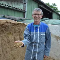 Jean-Paul Louis: « En réalisant le mélange pour six mois, nous distribuons une ration stable dans le temps. »