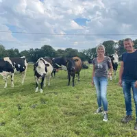 Nathalie et Michel Daguer, éleveurs en Mayenne avec leurs vaches