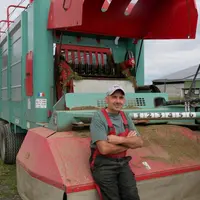 Didier Sureau et son autochargeuse en Loire-Atlantique.